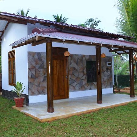 Dew Safari Cottage Udawalawe Exterior photo