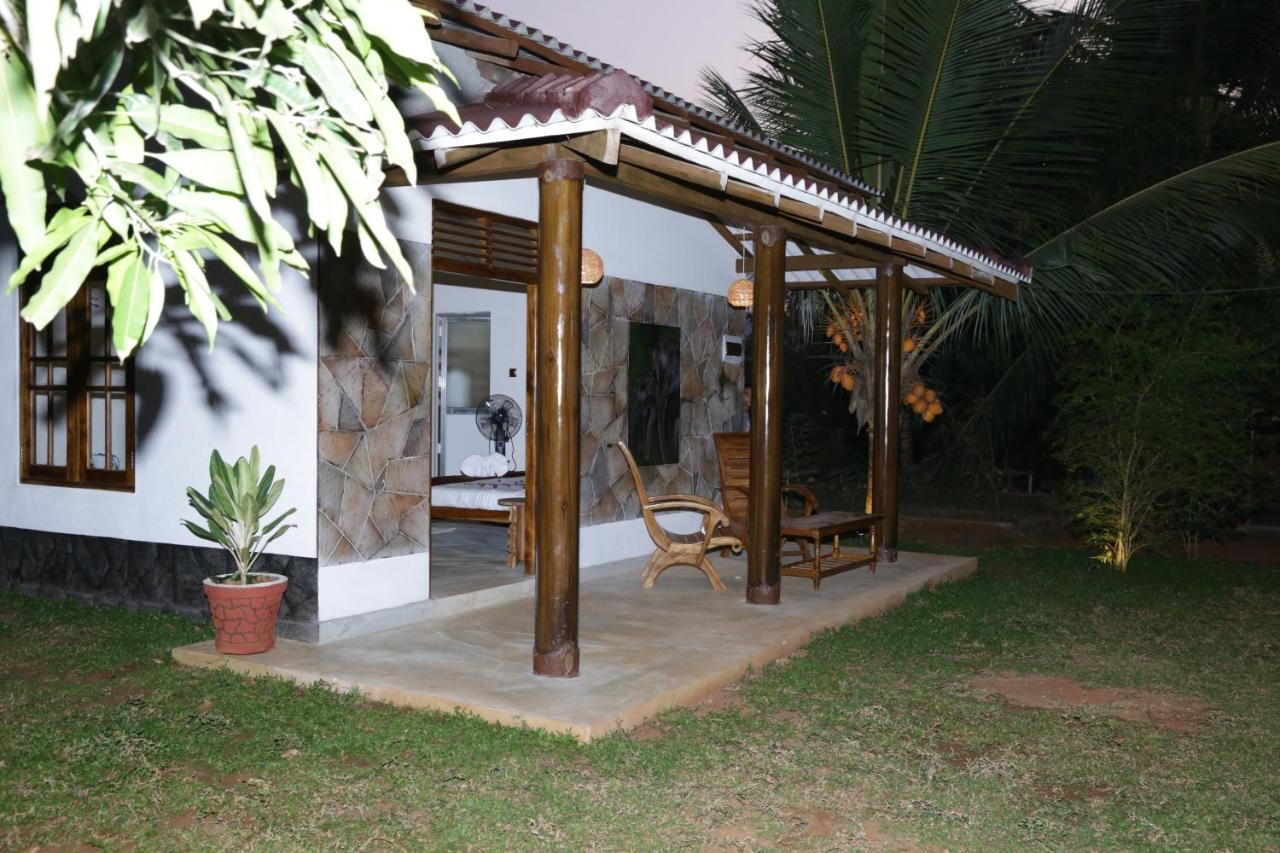 Dew Safari Cottage Udawalawe Exterior photo
