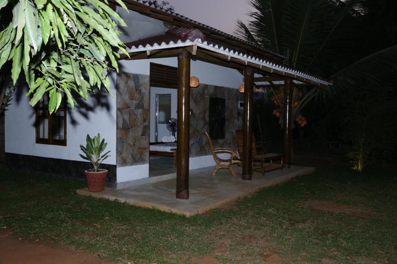 Dew Safari Cottage Udawalawe Exterior photo